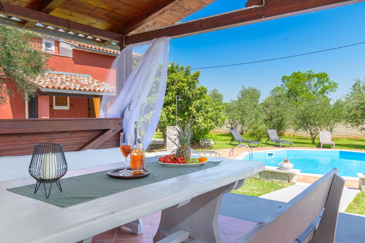 Villa Carla With Private Pool & Kids Playground - Pet Friendly Mutvoran Kültér fotó