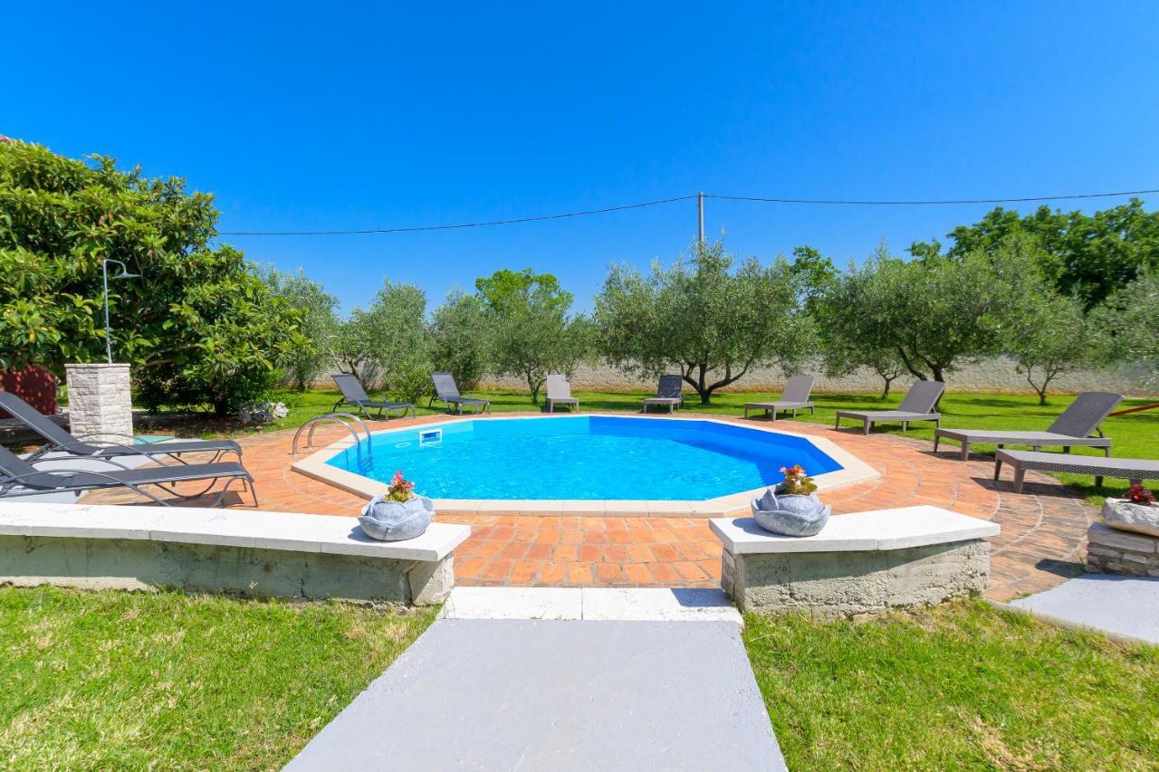Villa Carla With Private Pool & Kids Playground - Pet Friendly Mutvoran Kültér fotó