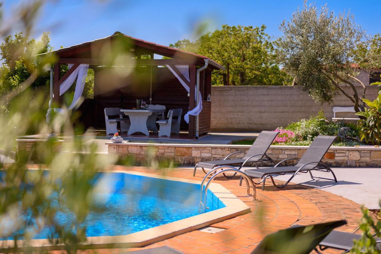 Villa Carla With Private Pool & Kids Playground - Pet Friendly Mutvoran Kültér fotó