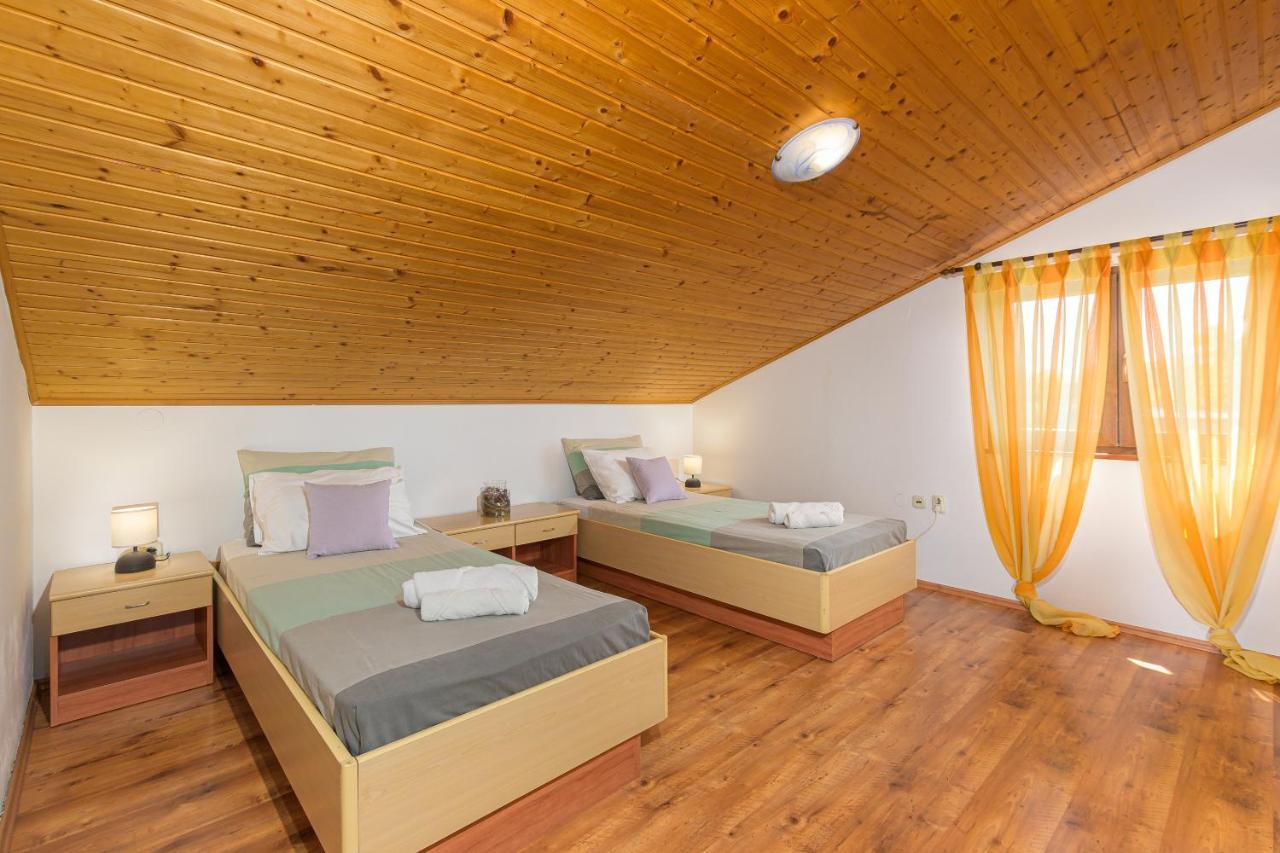 Villa Carla With Private Pool & Kids Playground - Pet Friendly Mutvoran Kültér fotó